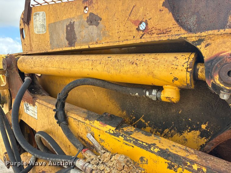 image for item EA7247 2001 John Deere 1812C scraper