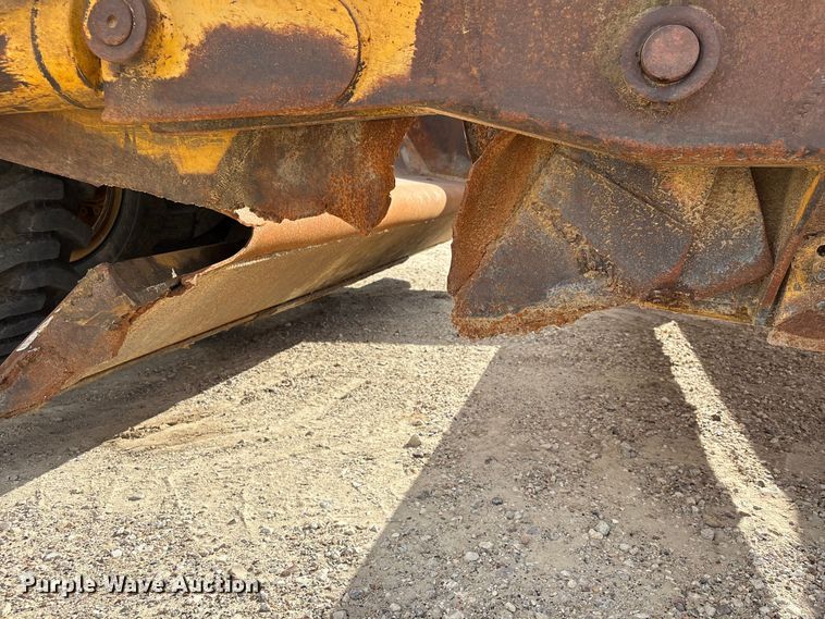 image for item EA7247 2001 John Deere 1812C scraper