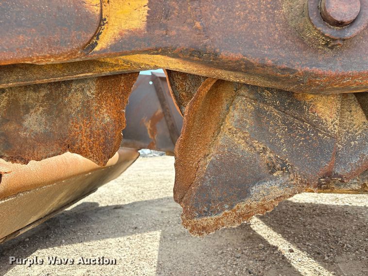 image for item EA7247 2001 John Deere 1812C scraper