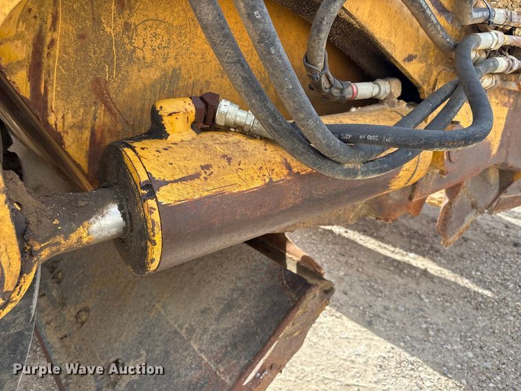 image for item EA7247 2001 John Deere 1812C scraper