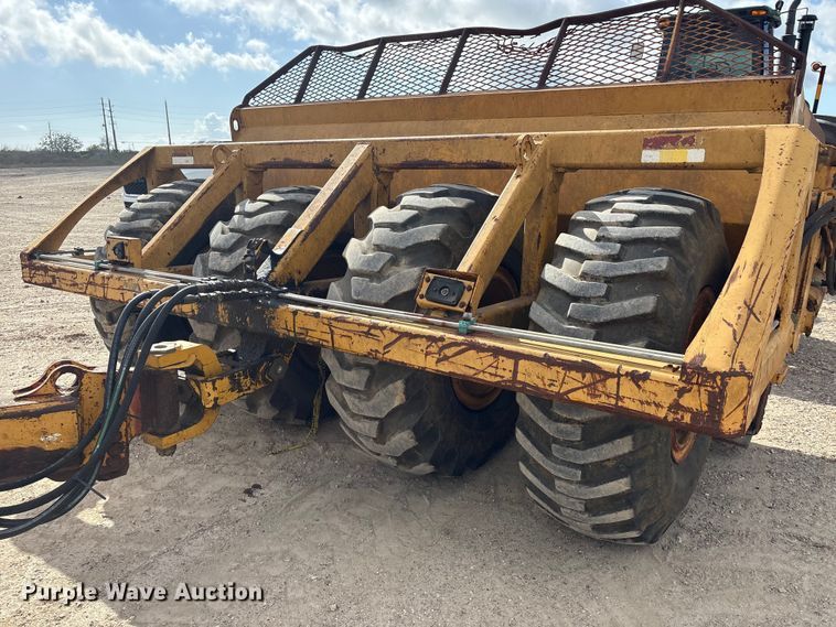 image for item EA7247 2001 John Deere 1812C scraper