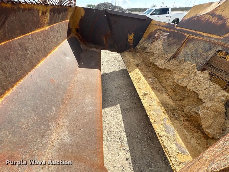 image for item EA7247 2001 John Deere 1812C scraper