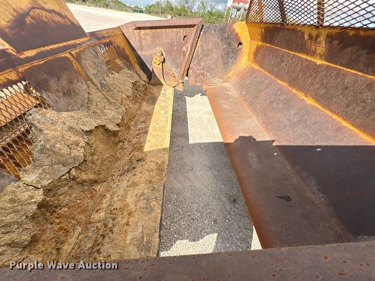 image for item EA7247 2001 John Deere 1812C scraper