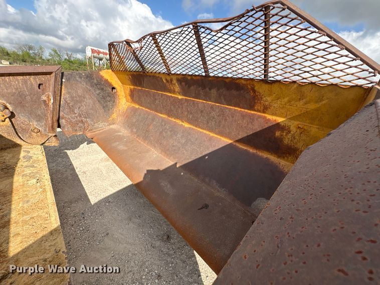 image for item EA7247 2001 John Deere 1812C scraper