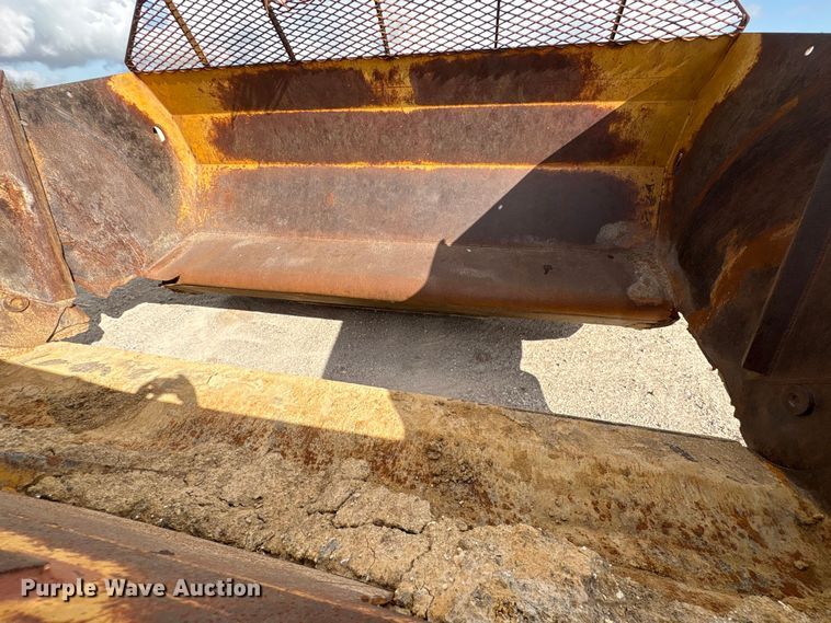 image for item EA7247 2001 John Deere 1812C scraper