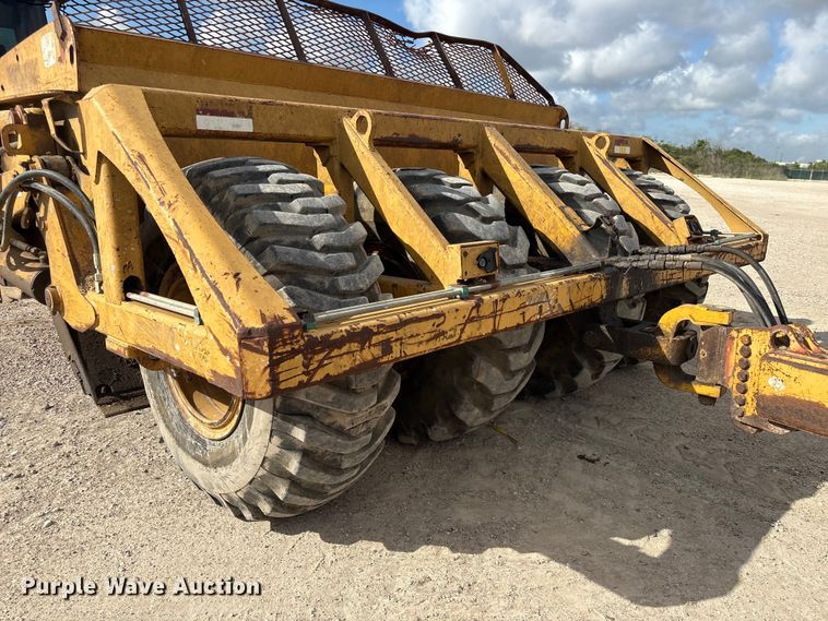 image for item EA7247 2001 John Deere 1812C scraper