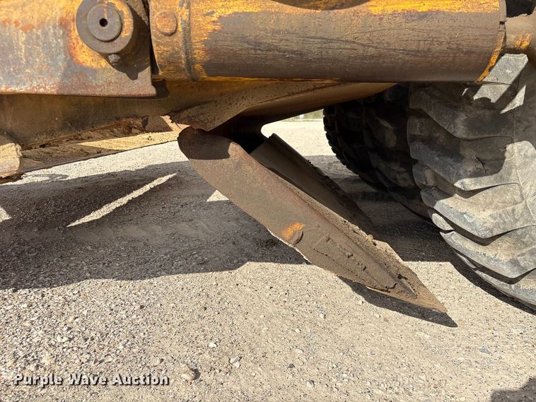 image for item EA7247 2001 John Deere 1812C scraper