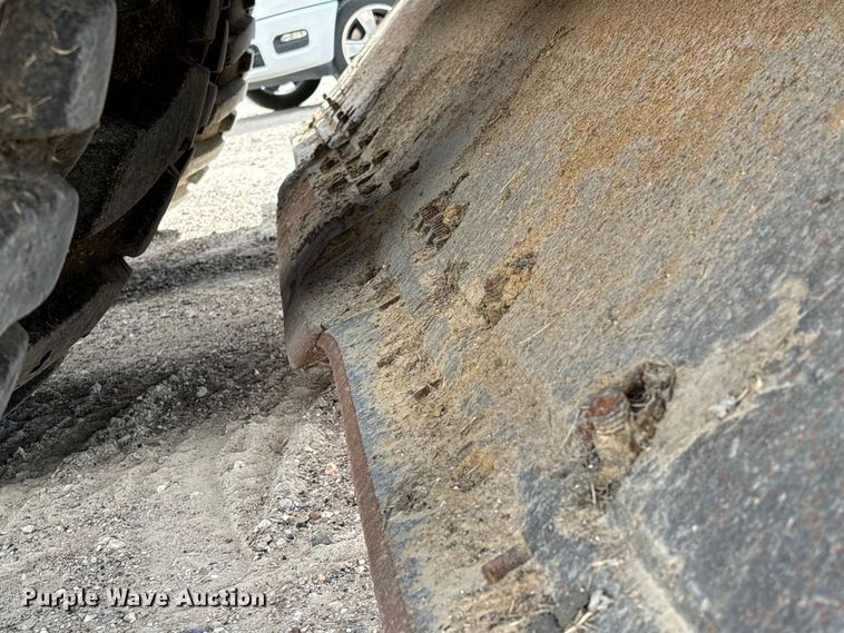 image for item EA7247 2001 John Deere 1812C scraper