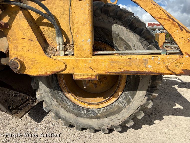 image for item EA7247 2001 John Deere 1812C scraper