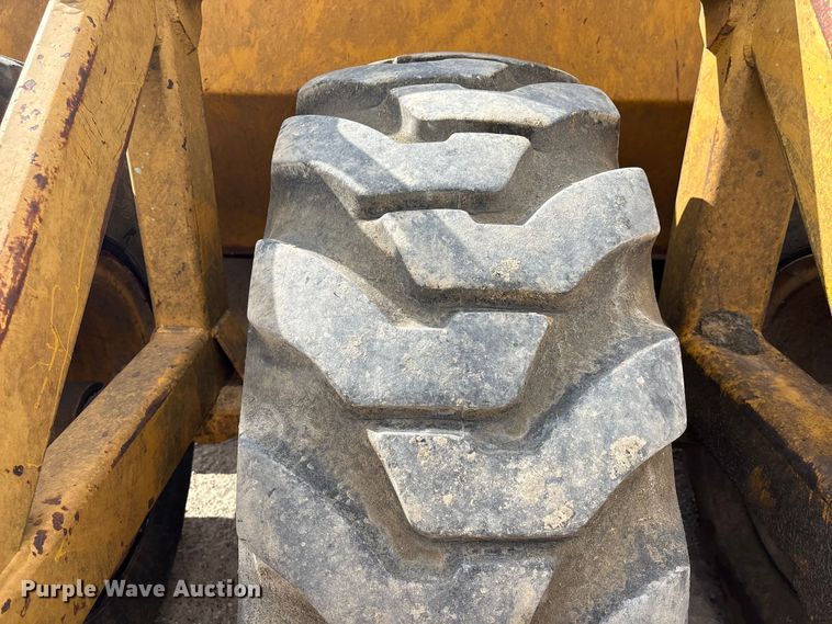 image for item EA7247 2001 John Deere 1812C scraper