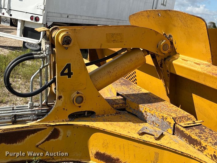 image for item EA7248 2014 John Deere 1812C scraper