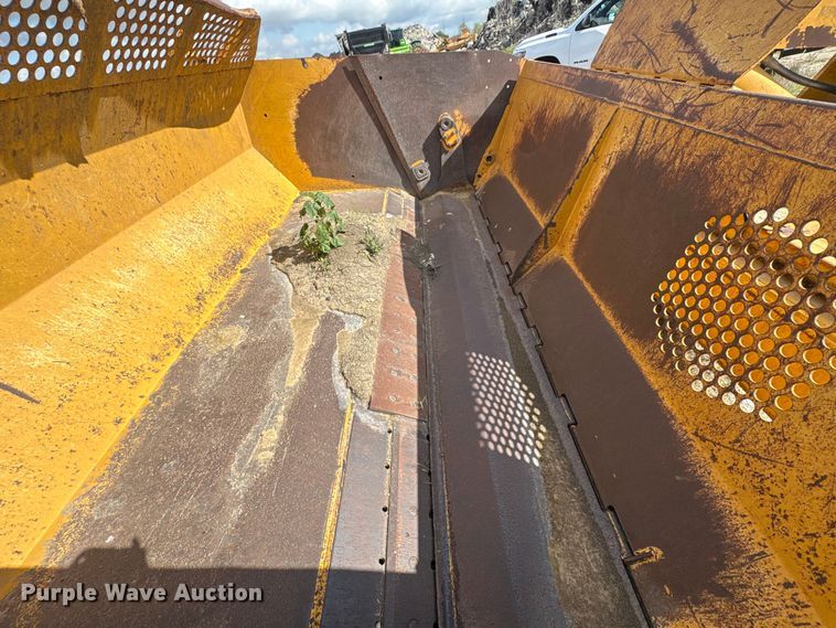 image for item EA7248 2014 John Deere 1812C scraper