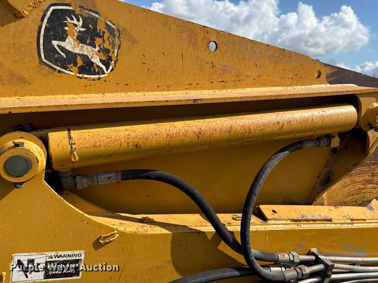 image for item EA7248 2014 John Deere 1812C scraper