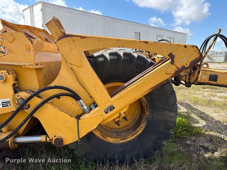 image for item EA7248 2014 John Deere 1812C scraper