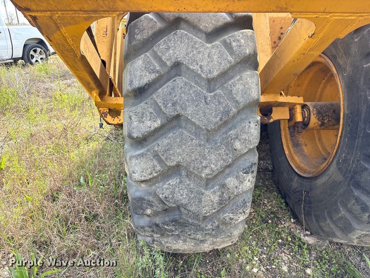 image for item EA7248 2014 John Deere 1812C scraper