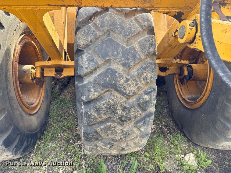 image for item EA7248 2014 John Deere 1812C scraper