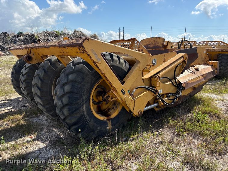 image for item EA7249 John Deere 1812C scraper