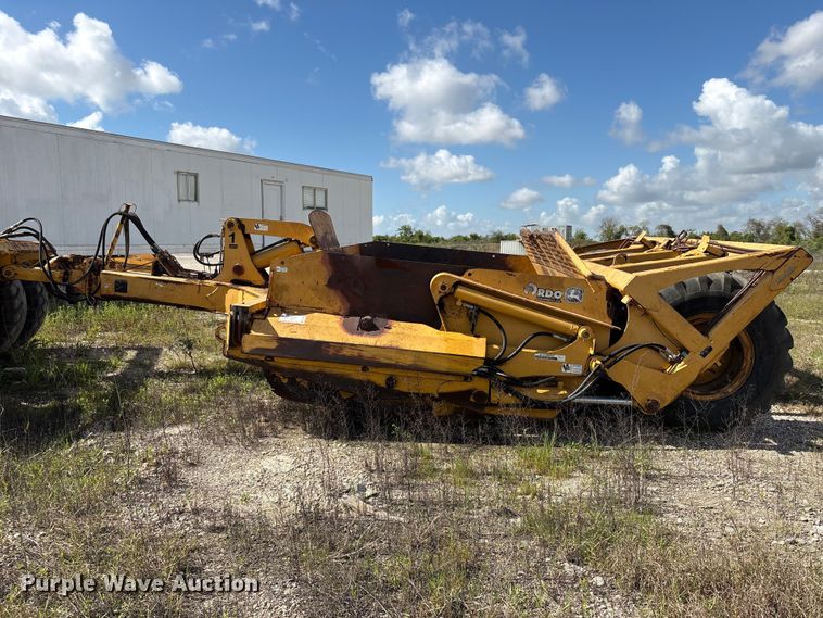 image for item EA7249 John Deere 1812C scraper