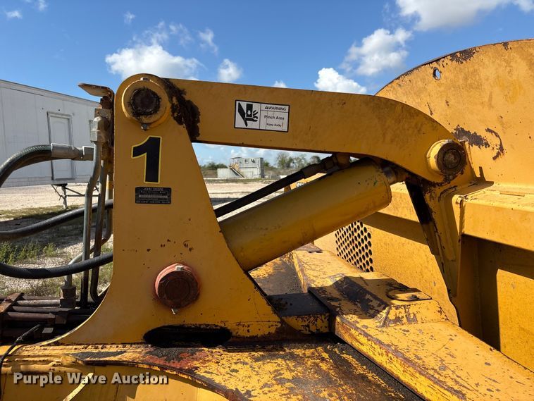 image for item EA7249 John Deere 1812C scraper