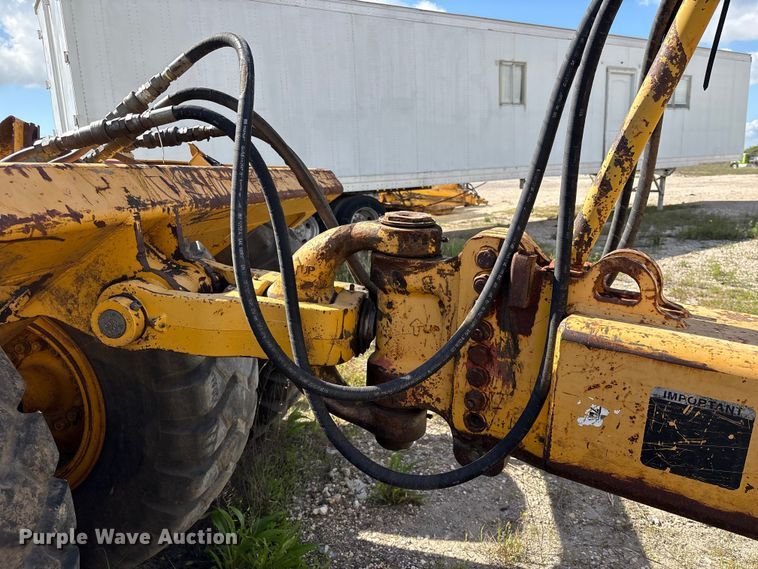 image for item EA7249 John Deere 1812C scraper