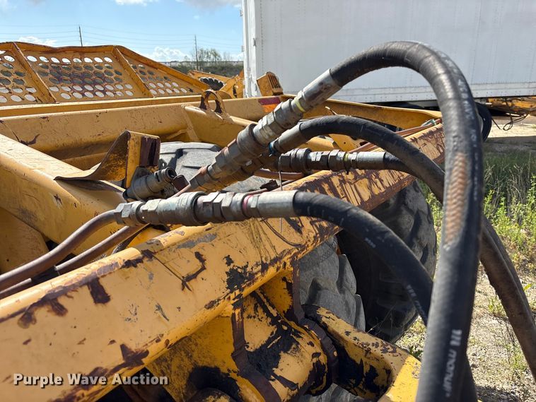 image for item EA7249 John Deere 1812C scraper