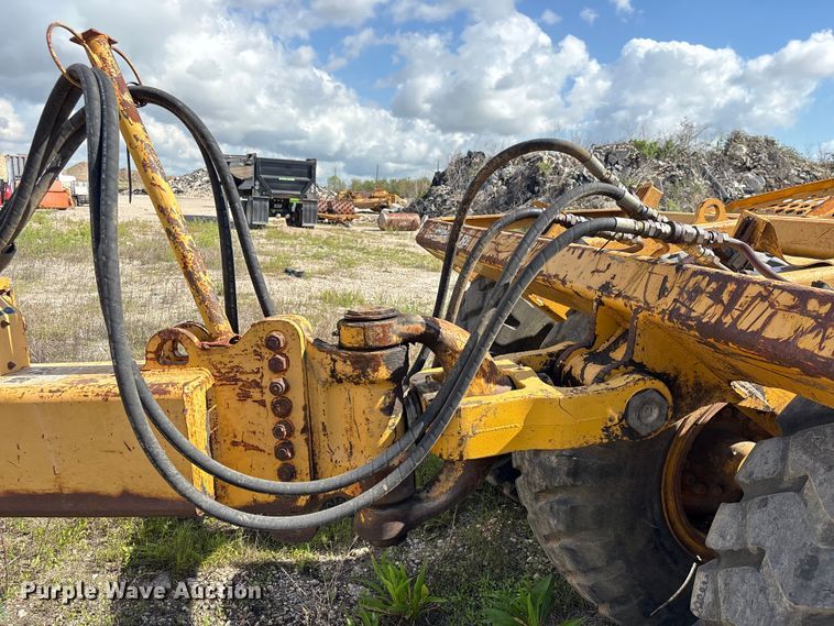image for item EA7249 John Deere 1812C scraper