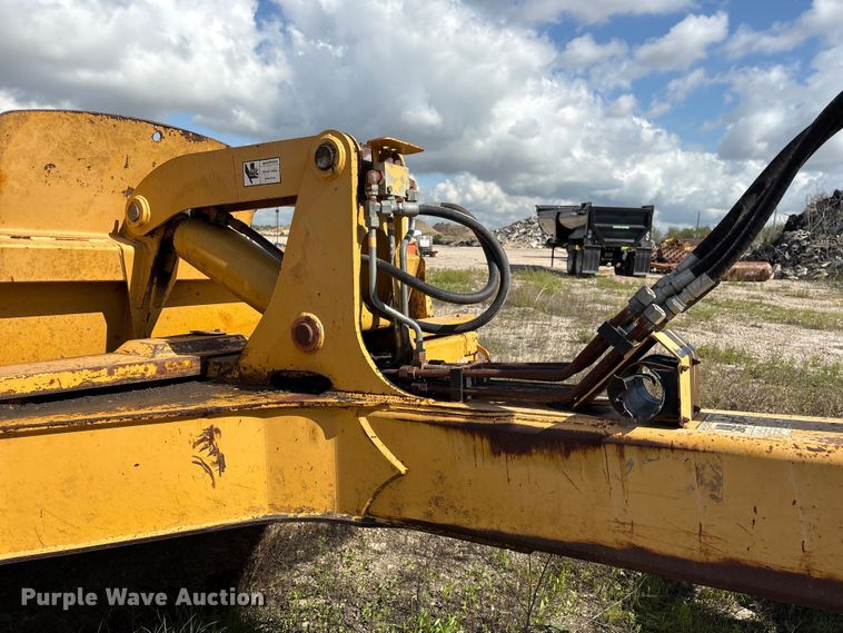 image for item EA7249 John Deere 1812C scraper