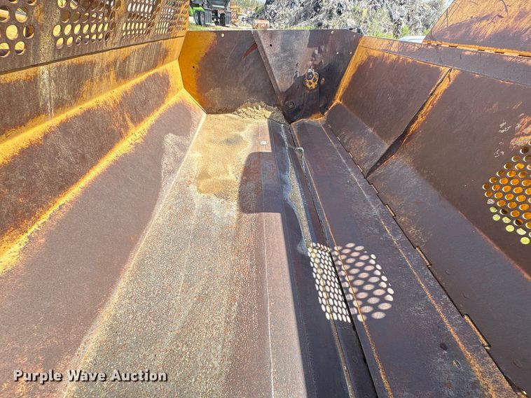 image for item EA7249 John Deere 1812C scraper