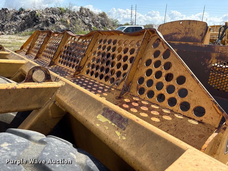 image for item EA7249 John Deere 1812C scraper