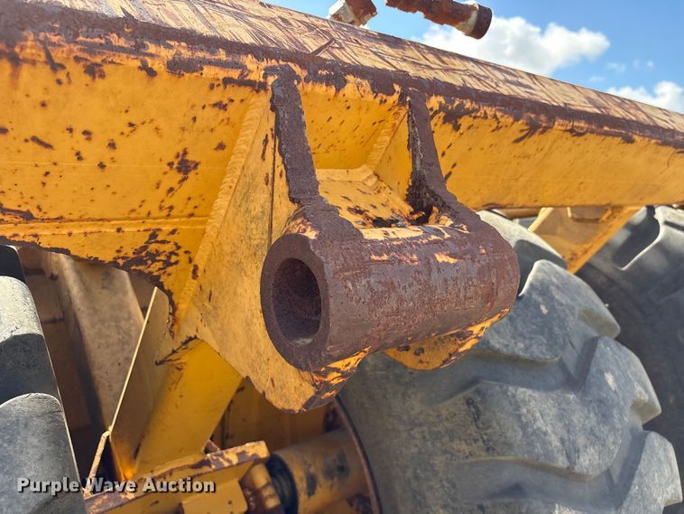 image for item EA7249 John Deere 1812C scraper