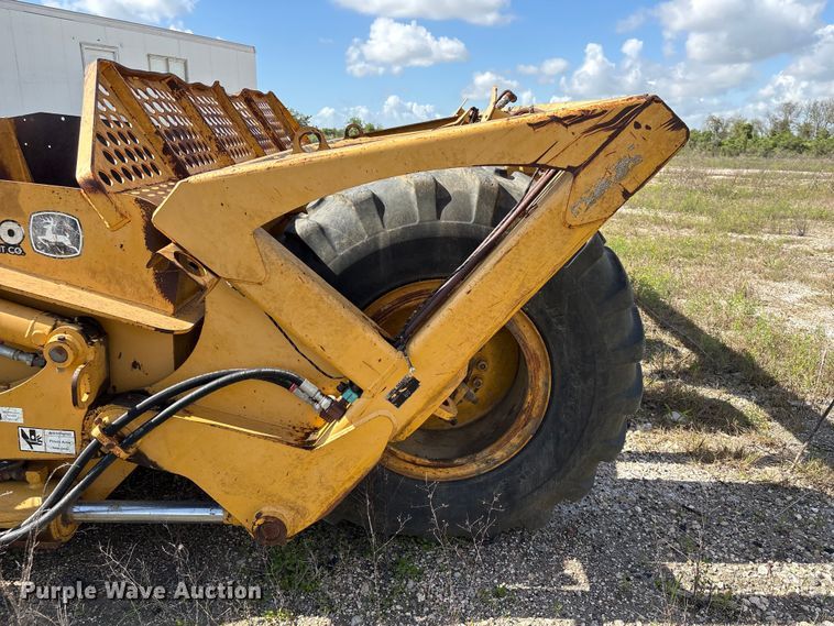 image for item EA7249 John Deere 1812C scraper