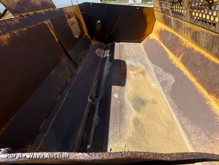 image for item EA7249 John Deere 1812C scraper