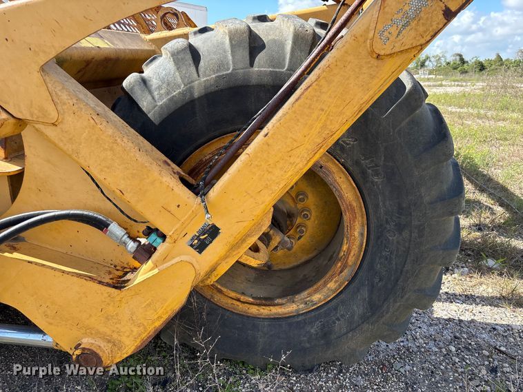 image for item EA7249 John Deere 1812C scraper