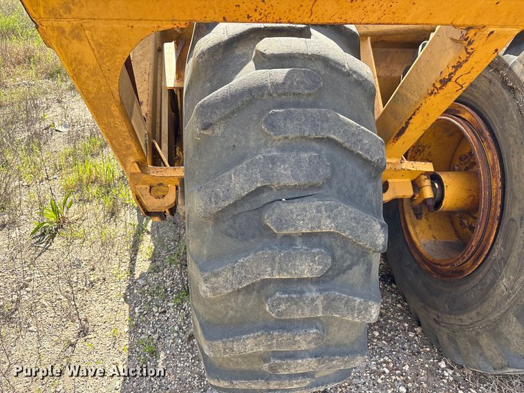 image for item EA7249 John Deere 1812C scraper