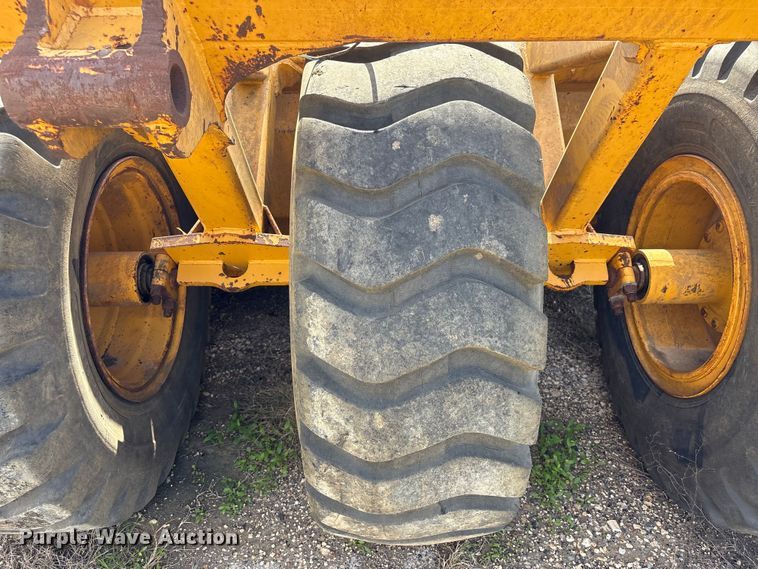 image for item EA7249 John Deere 1812C scraper