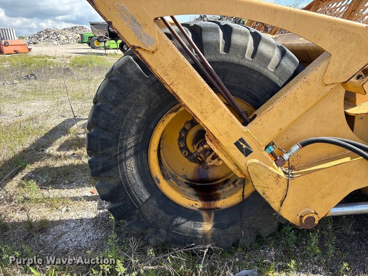 image for item EA7249 John Deere 1812C scraper