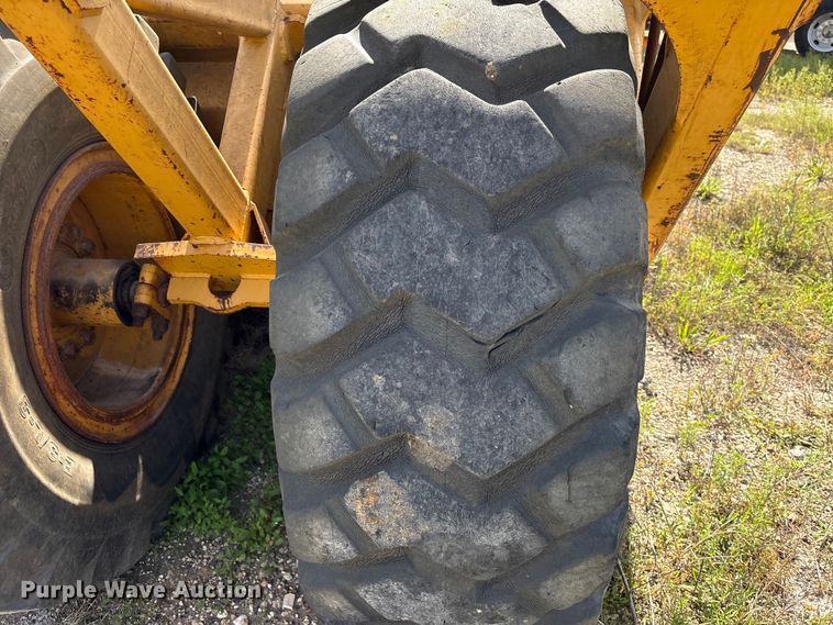 image for item EA7249 John Deere 1812C scraper