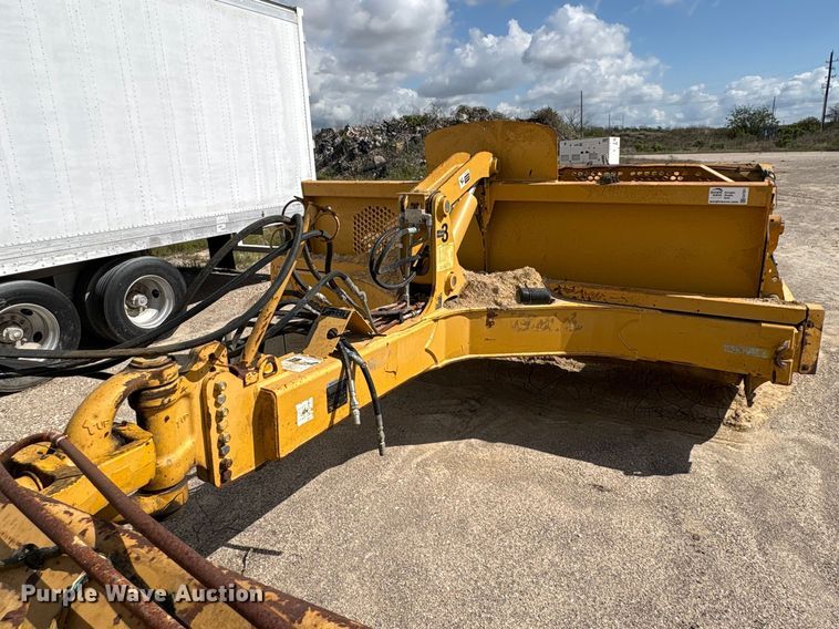 image for item EA7251 2014 John Deere 1812C scraper