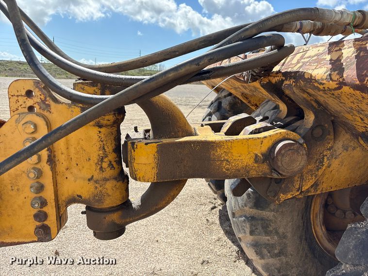 image for item EA7251 2014 John Deere 1812C scraper