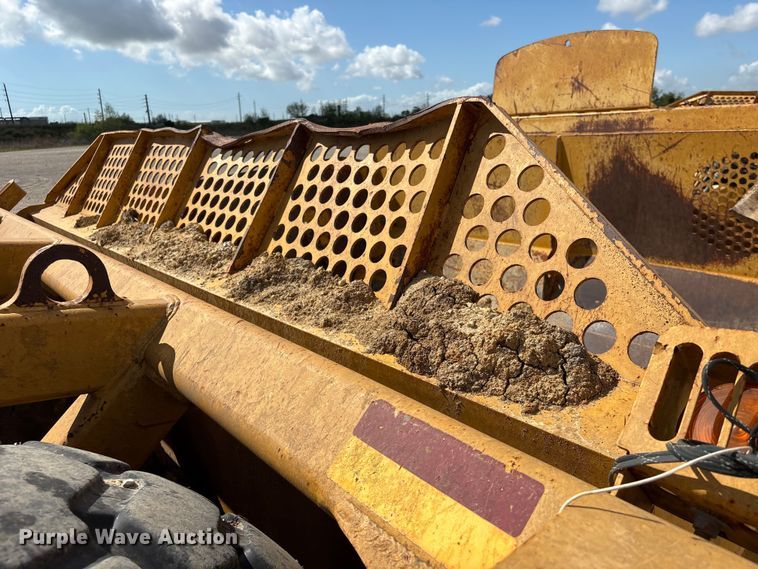image for item EA7251 2014 John Deere 1812C scraper