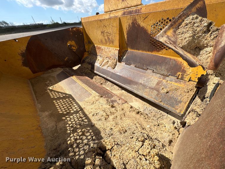 image for item EA7251 2014 John Deere 1812C scraper