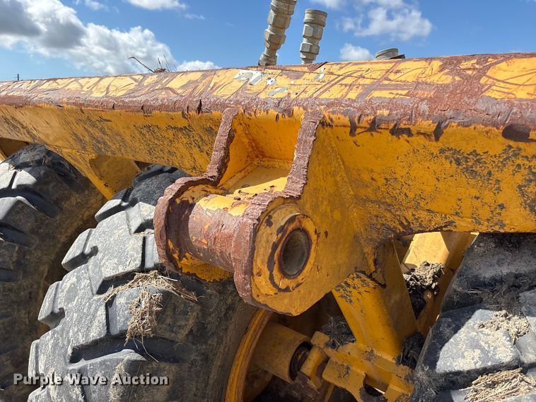image for item EA7251 2014 John Deere 1812C scraper