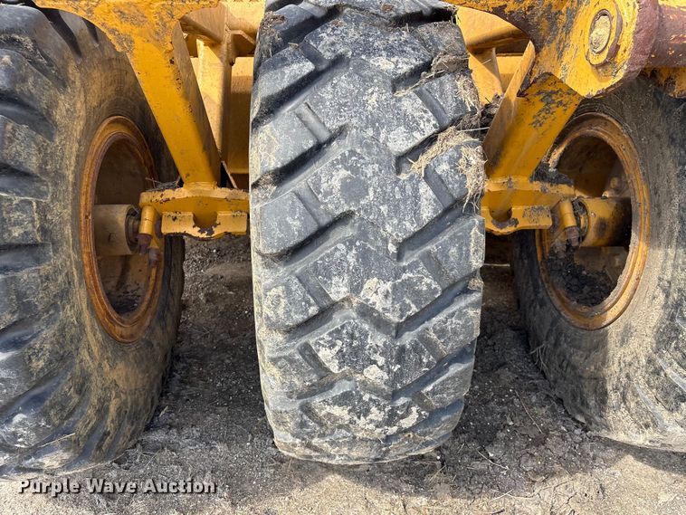 image for item EA7251 2014 John Deere 1812C scraper