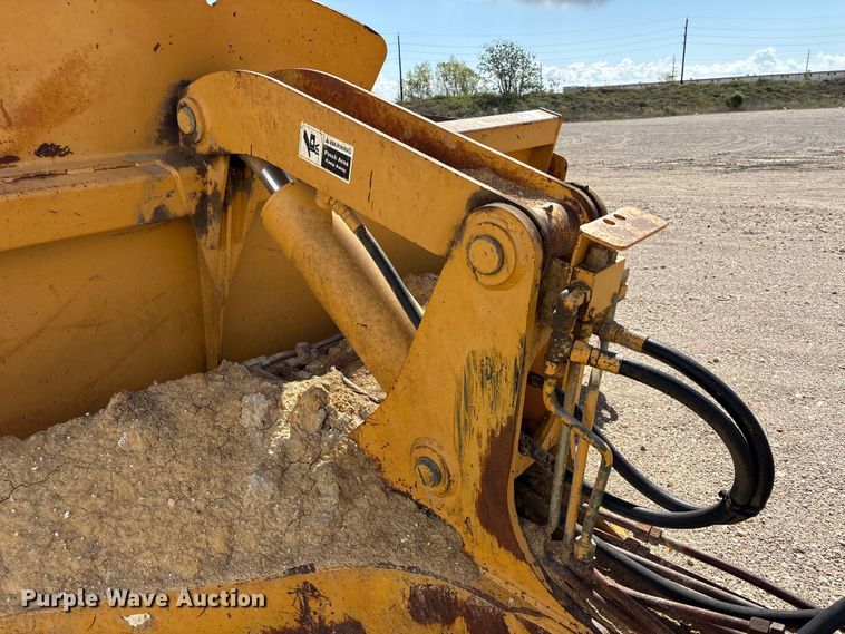 image for item EA7252 2012 John Deere 1812C scraper