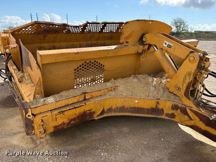 image for item EA7252 2012 John Deere 1812C scraper