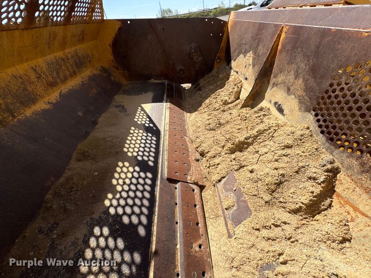 image for item EA7252 2012 John Deere 1812C scraper