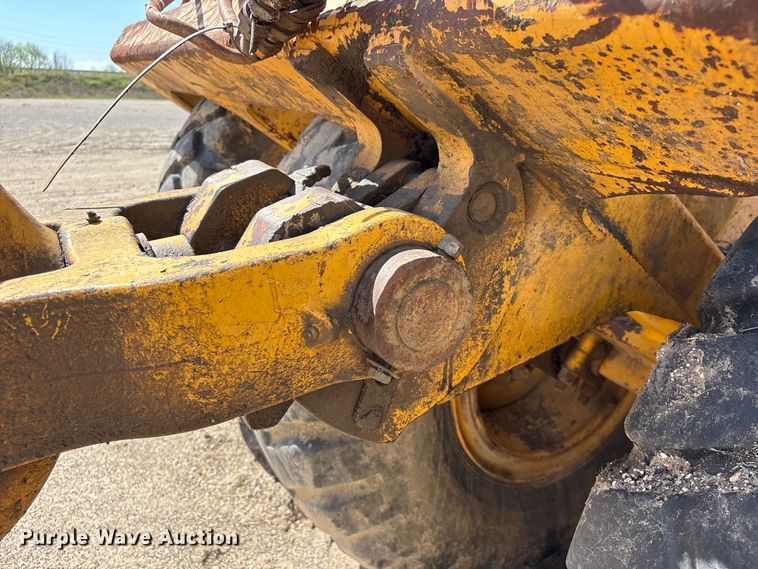 image for item EA7252 2012 John Deere 1812C scraper