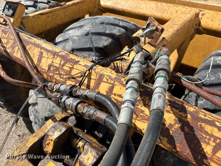 image for item EA7252 2012 John Deere 1812C scraper