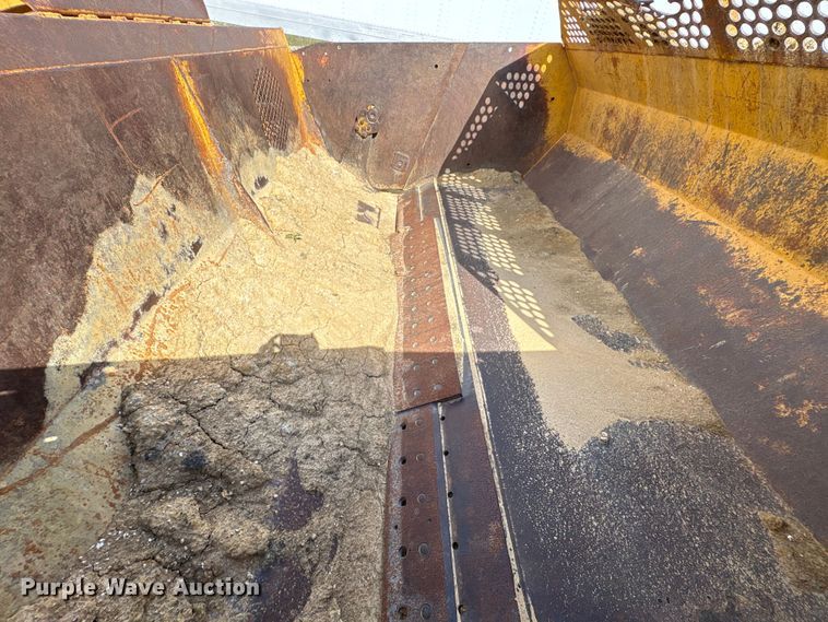 image for item EA7252 2012 John Deere 1812C scraper