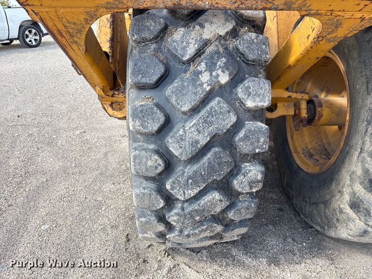 image for item EA7252 2012 John Deere 1812C scraper